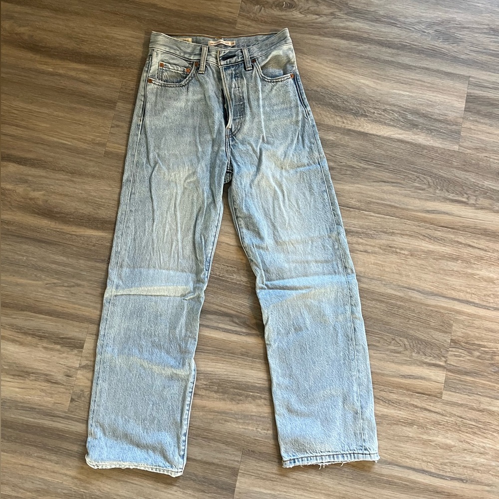 Levi’s Ribcage Ankle Jeans